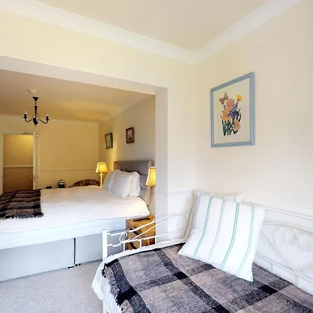 Milltown House فندق