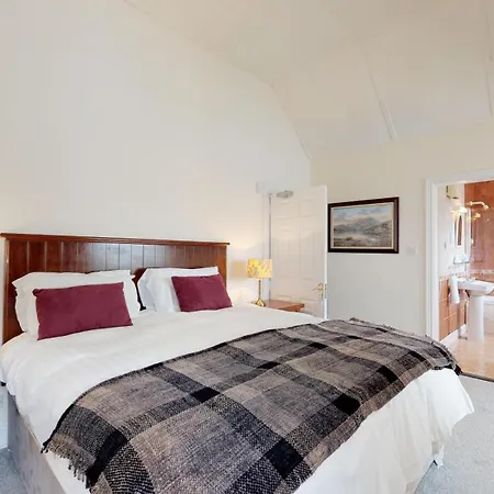 Milltown House 5* دينغل